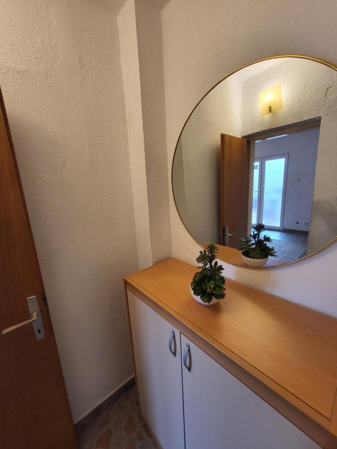 ApartmaniinПримоштен Экстерьер фото
