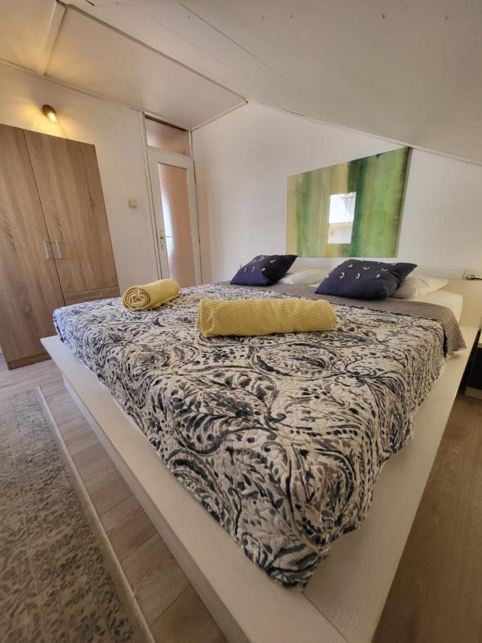 ApartmaniinПримоштен Экстерьер фото