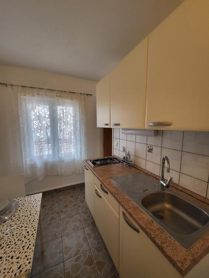 ApartmaniinПримоштен Экстерьер фото