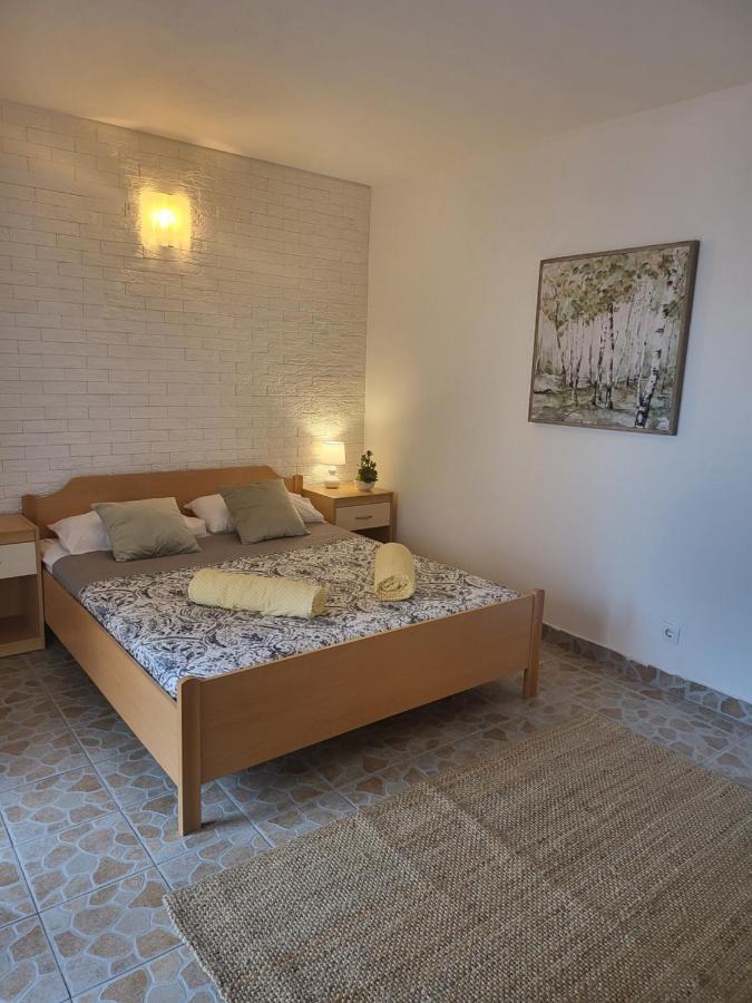 ApartmaniinПримоштен Экстерьер фото