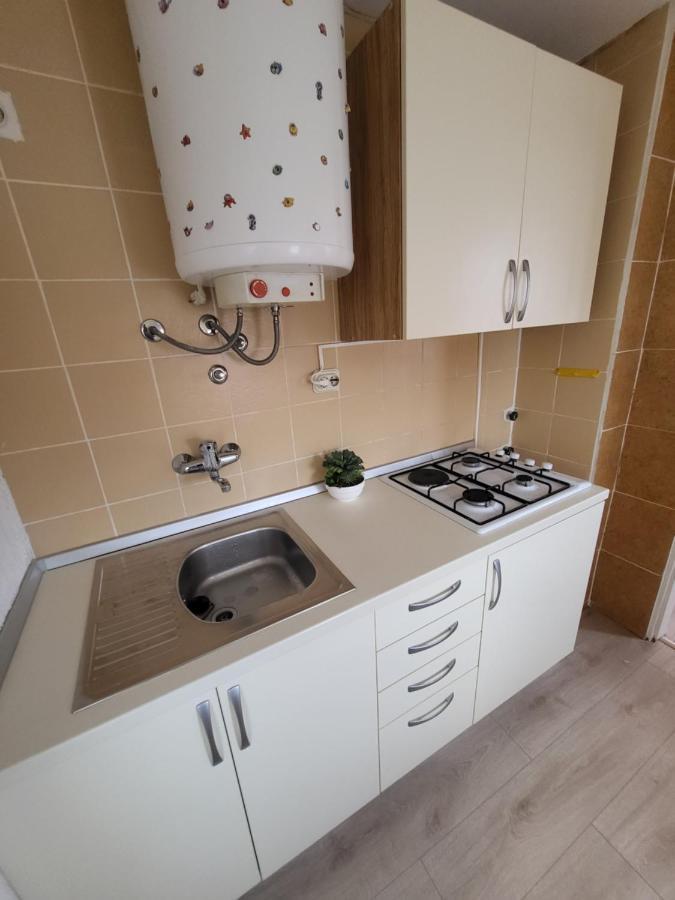 ApartmaniinПримоштен Экстерьер фото