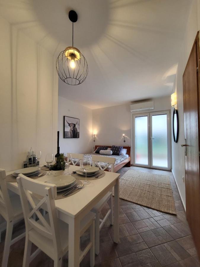 ApartmaniinПримоштен Экстерьер фото