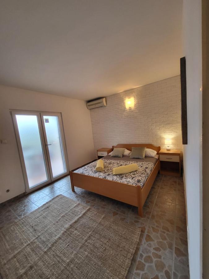 ApartmaniinПримоштен Экстерьер фото