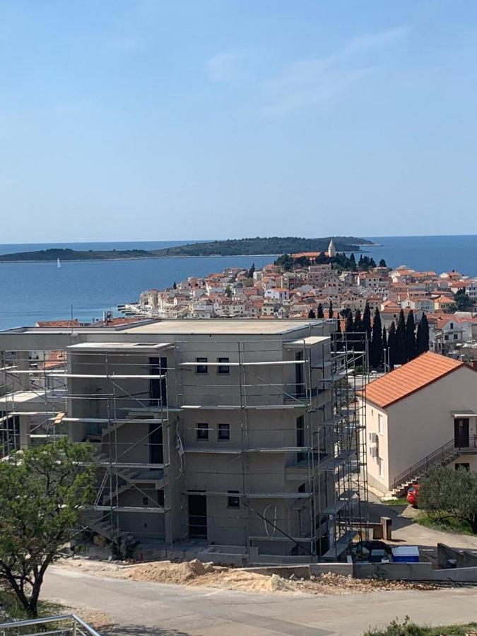ApartmaniinПримоштен Экстерьер фото